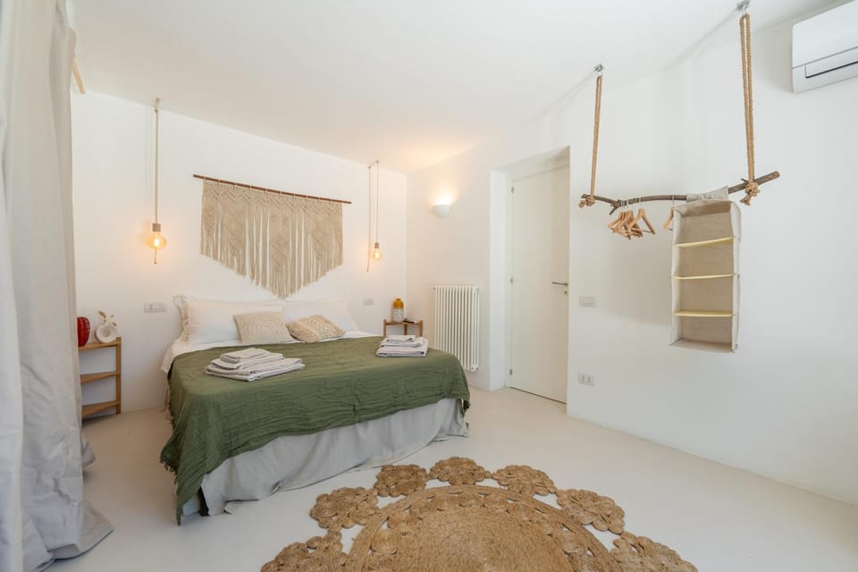 Bed, Photo of the whole room, Bedroom, towels, air conditioner