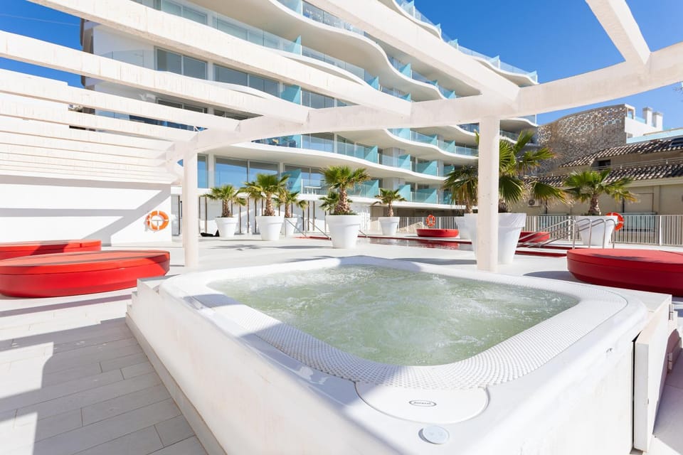 Day, Hot Tub, Hot Tub, Solarium, Balcony/Terrace, Swimming pool, Swimming pool, sunbed