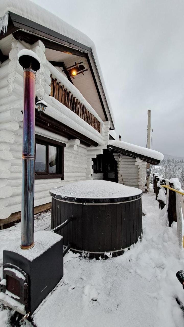 Mountain White House гостинний двір Bed and Breakfast in Ukraine