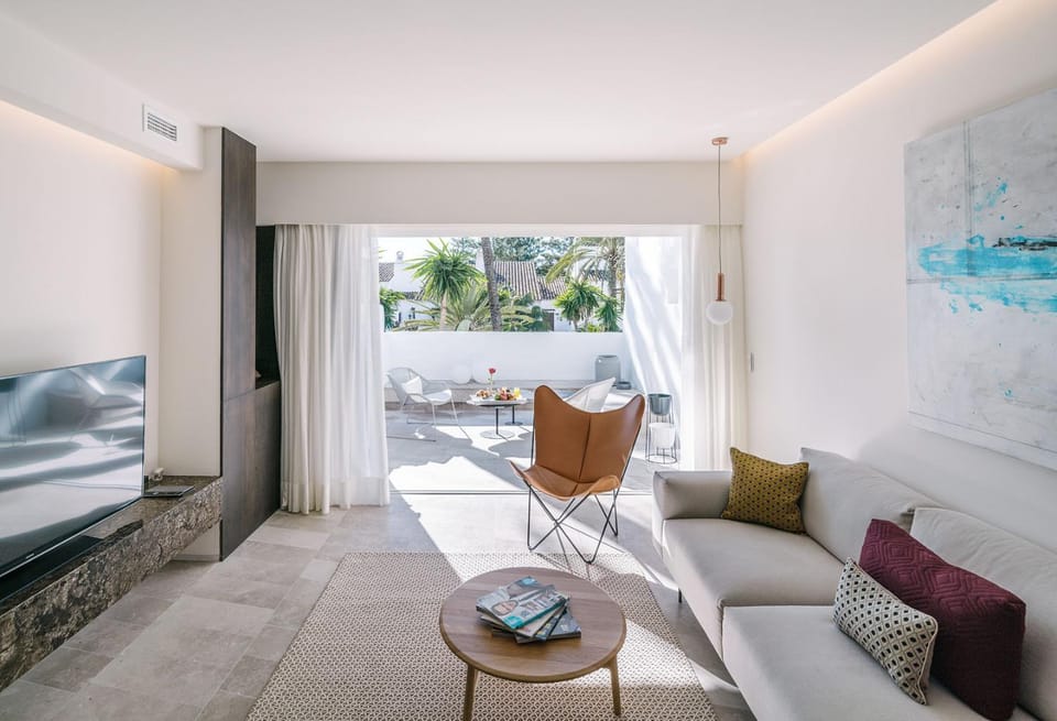 Communal lounge/ TV room