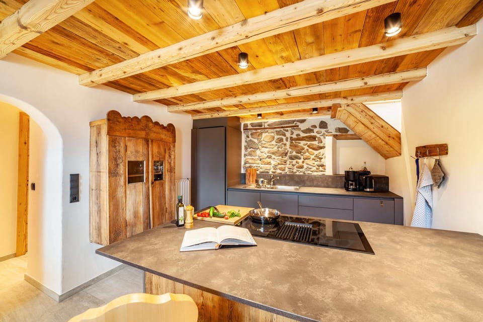 Property building, Kitchen or kitchenette, Living room