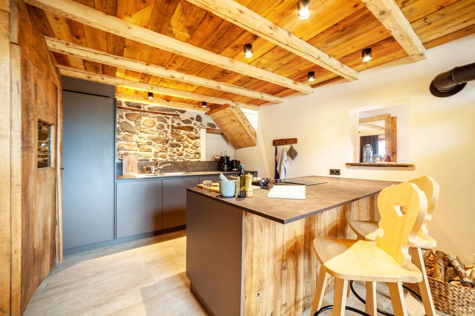 Property building, Kitchen or kitchenette, Living room