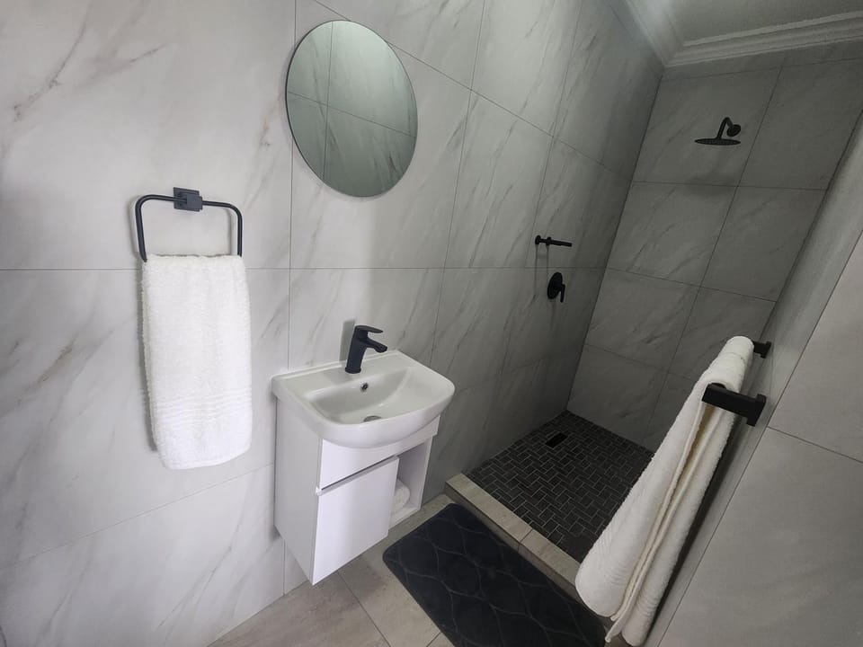 Shower, towels
