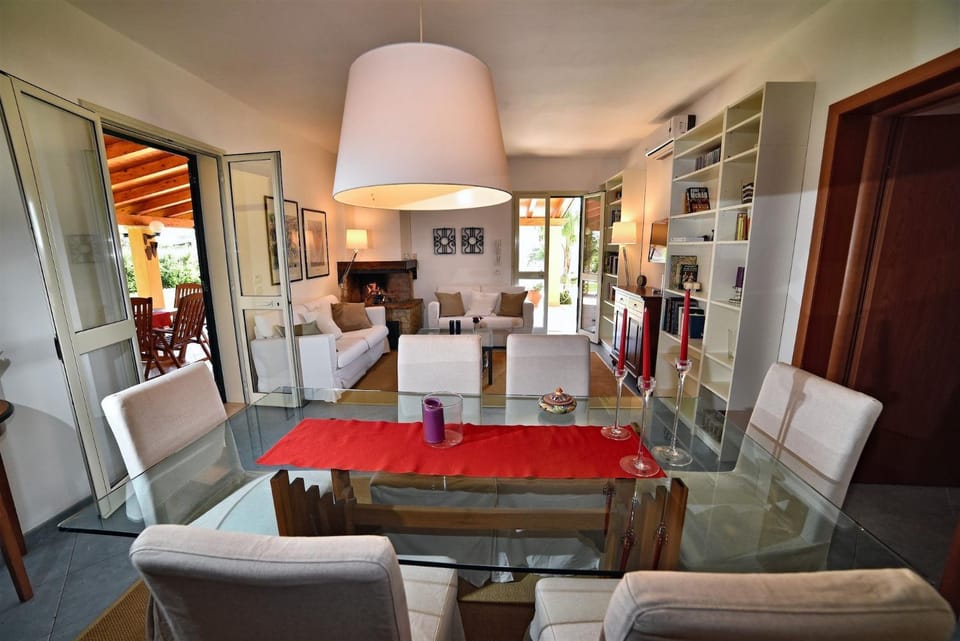 TV and multimedia, Living room, Other, Seating area, Dining area