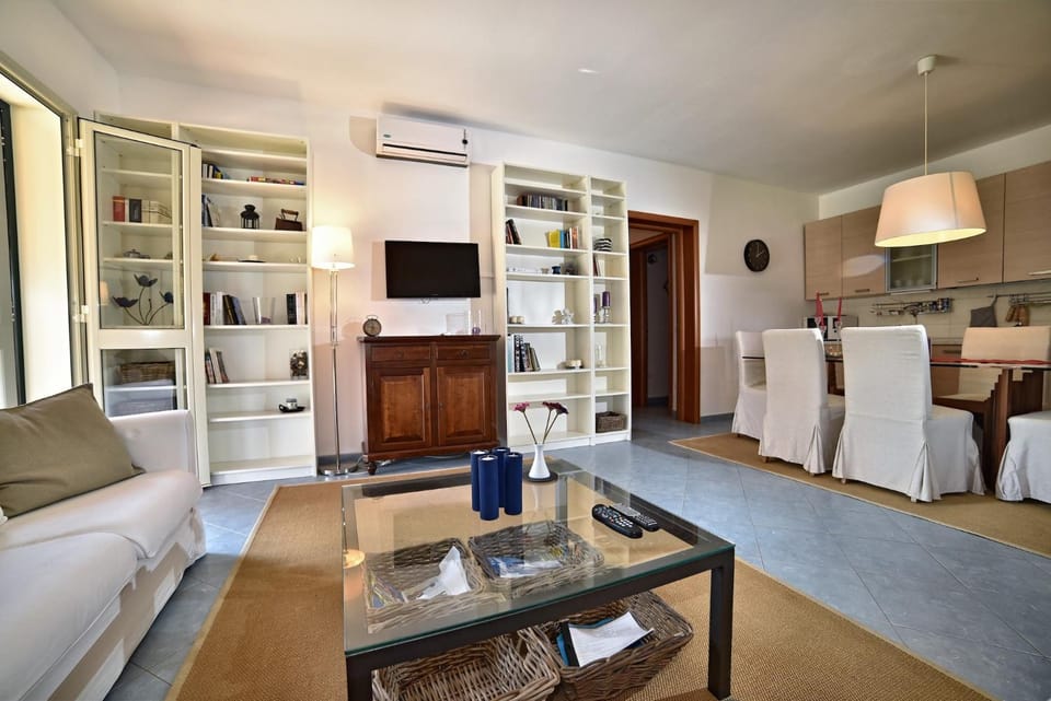 Communal lounge/ TV room, Kitchen or kitchenette, Living room, Other, Seating area, Dining area, air conditioner