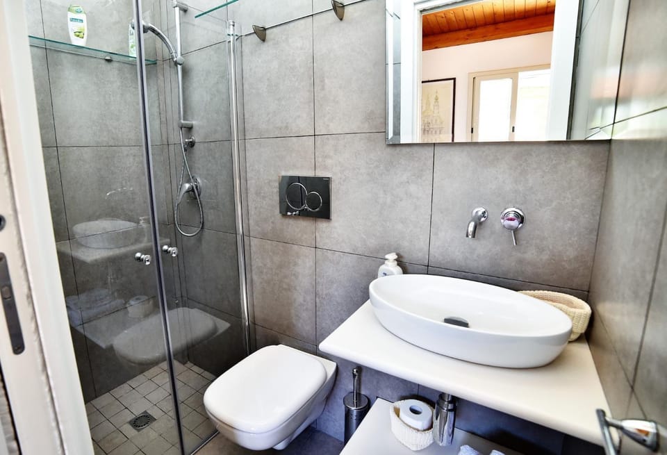 Shower, Toilet, Bathroom, Other, towels
