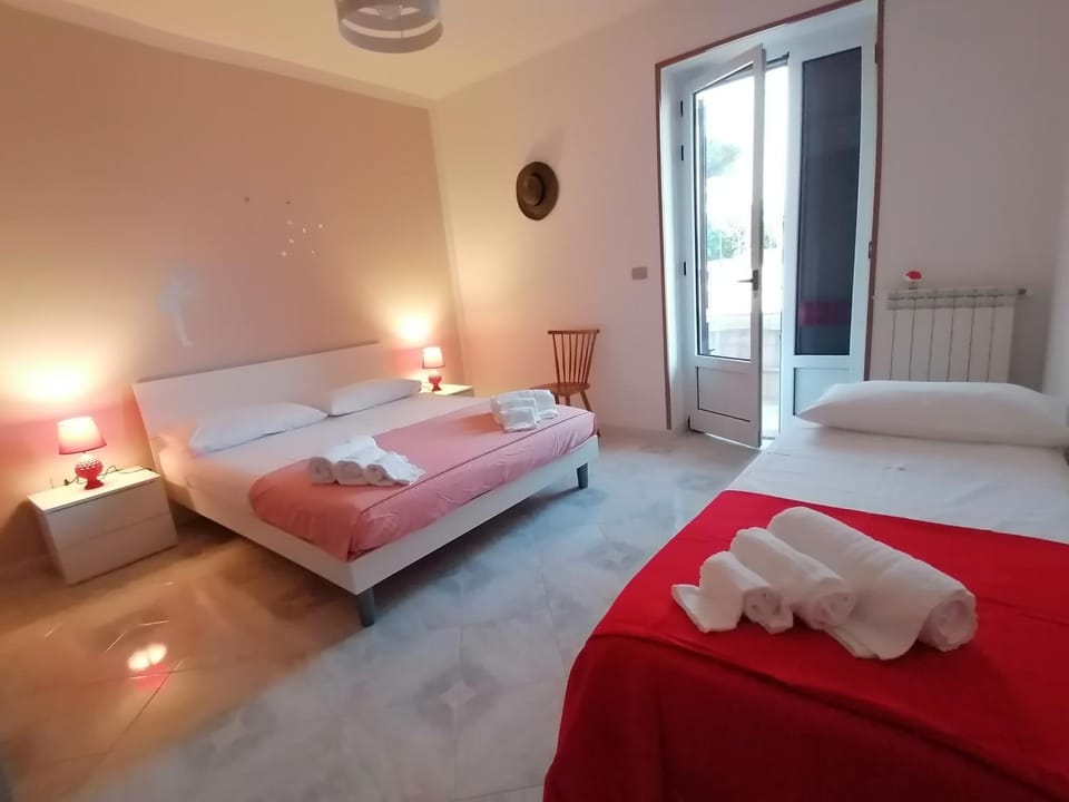 Bed, Balcony/Terrace, Photo of the whole room, Bedroom, towels, air conditioner