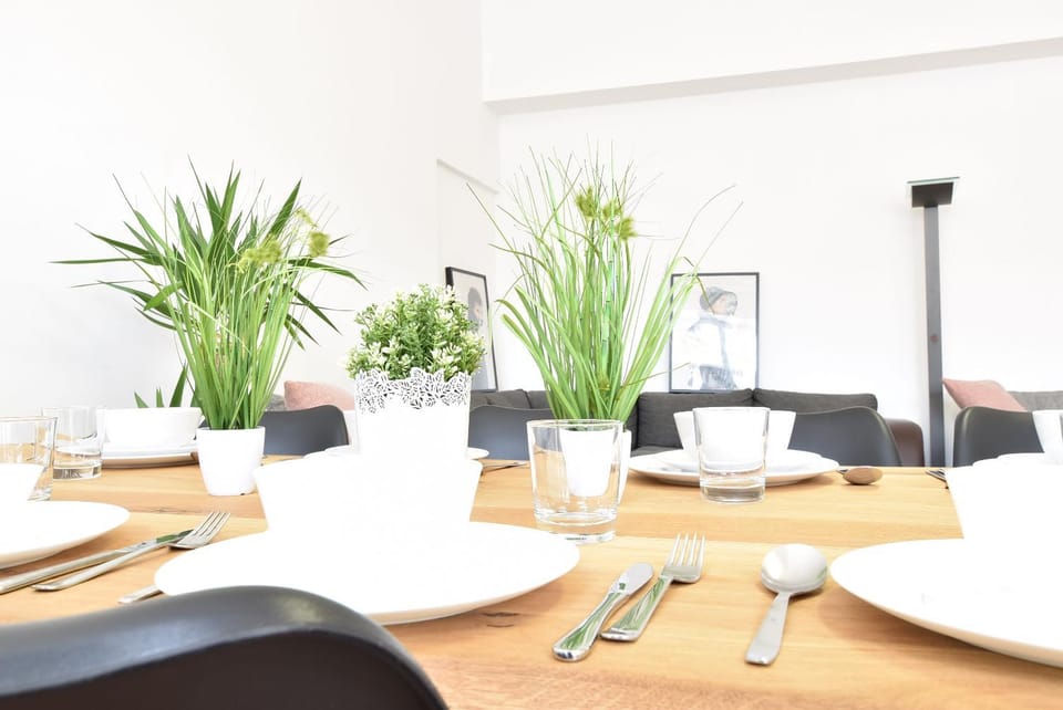 Big Wilten Apartment with free parking- Central and Peaceful Apartment in Innsbruck