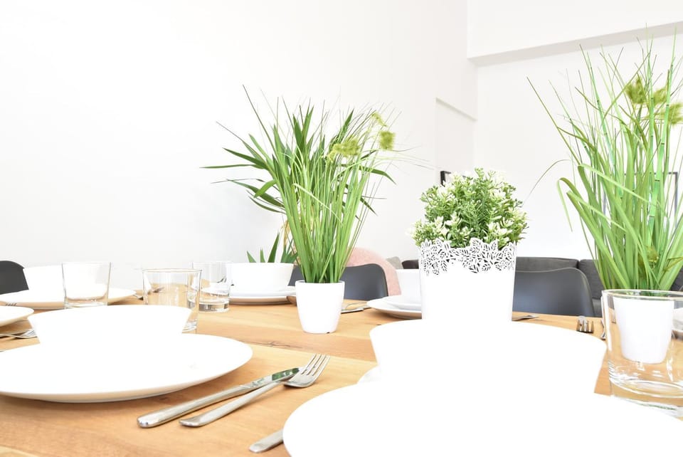 Dining area, Food