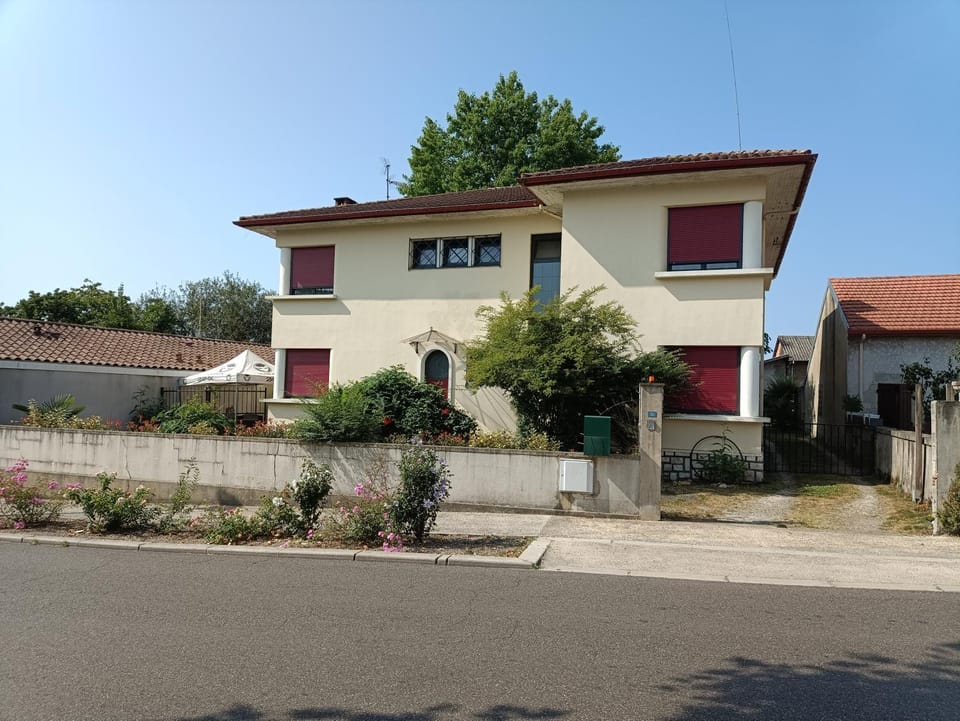 Property building, Neighbourhood, Street view