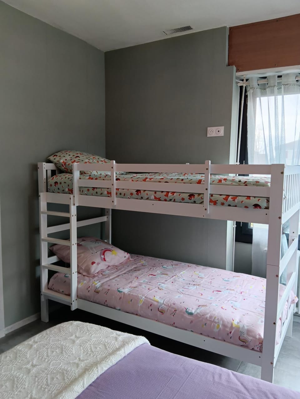 Bedroom, bunk bed