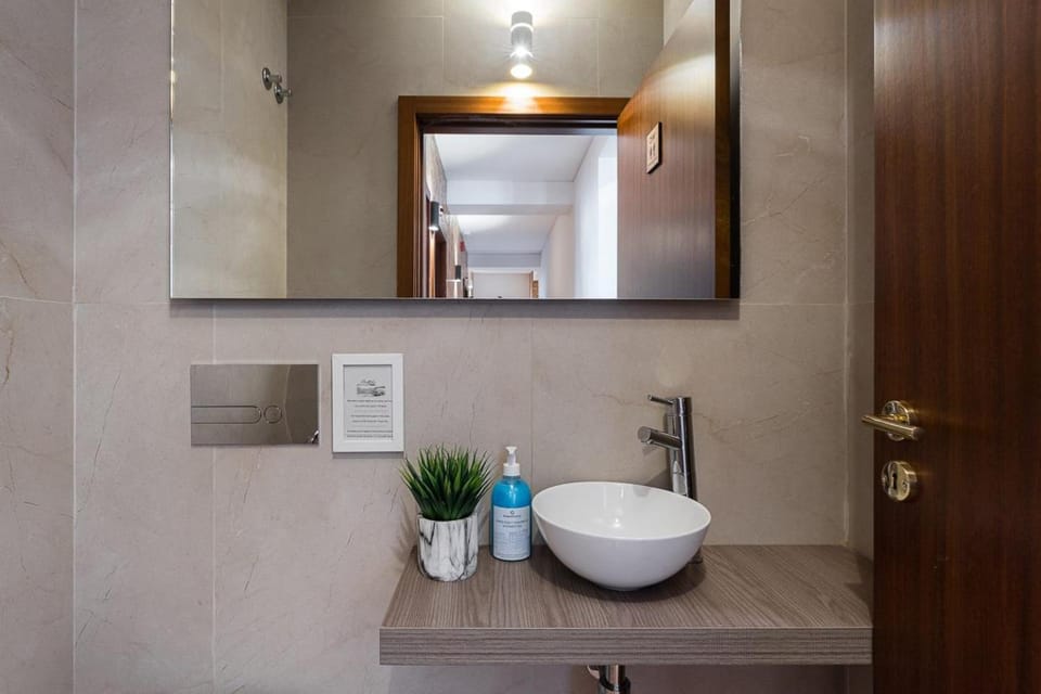 GuestReady Economy - Portfolio GuestHouse Hotel in Porto