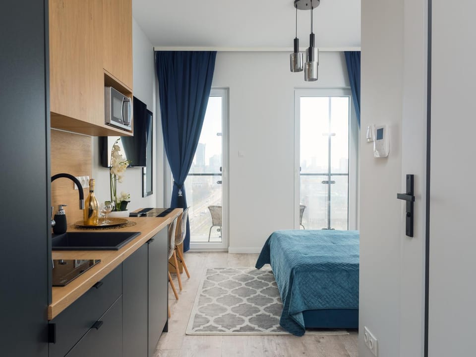 Kitchen or kitchenette, Bedroom