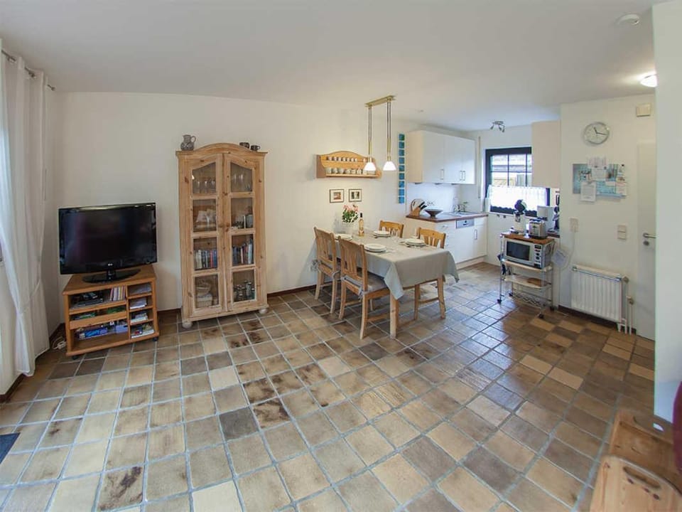 TV and multimedia, Kitchen or kitchenette, Dining area
