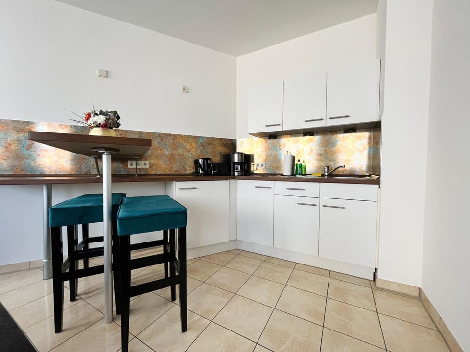 Kitchen or kitchenette, Dining area, stove