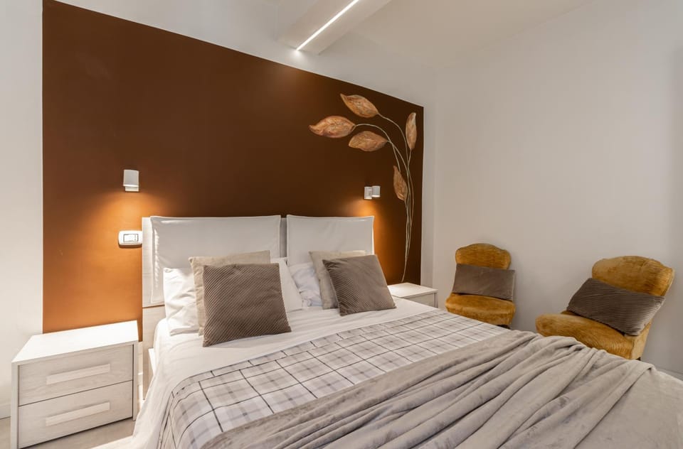 Bed, Living room, Photo of the whole room, Bedroom