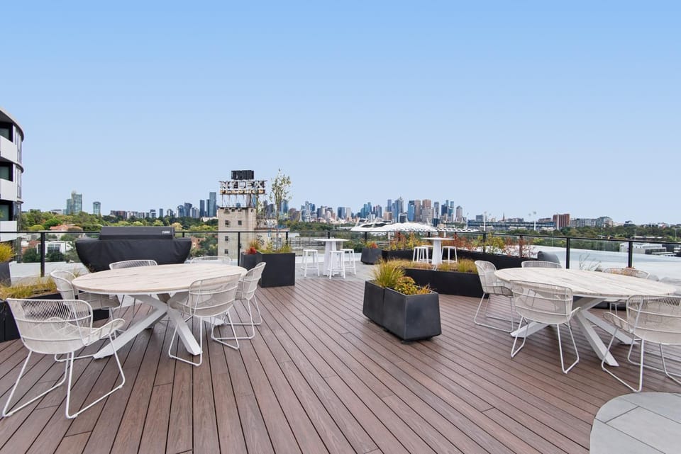 Executive 2-Bed Apartment with Views, Gym and Pool Apartment in Melbourne