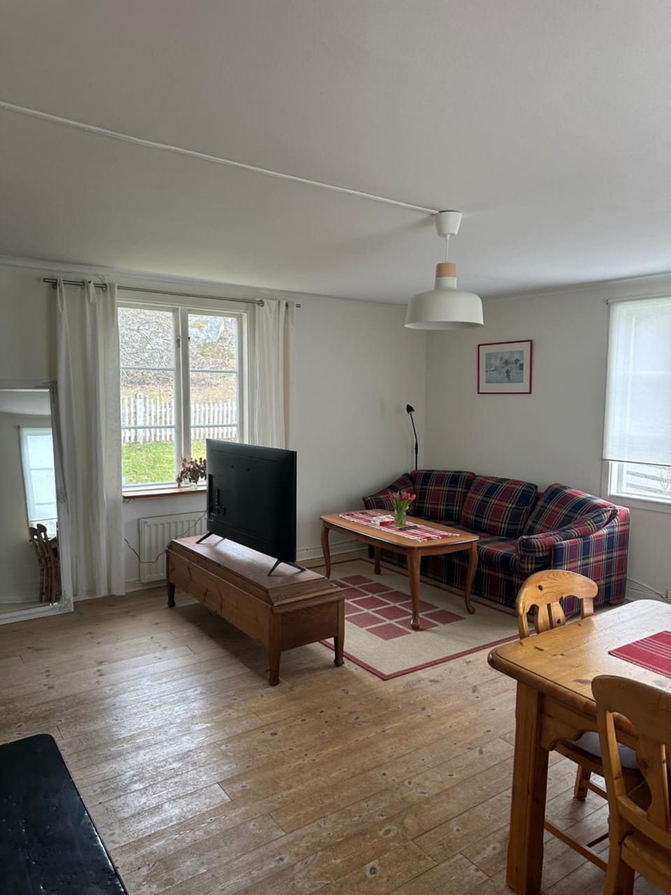 Charmigt trähus i skogsbrynet i Huskvarna House in Västra Götaland County