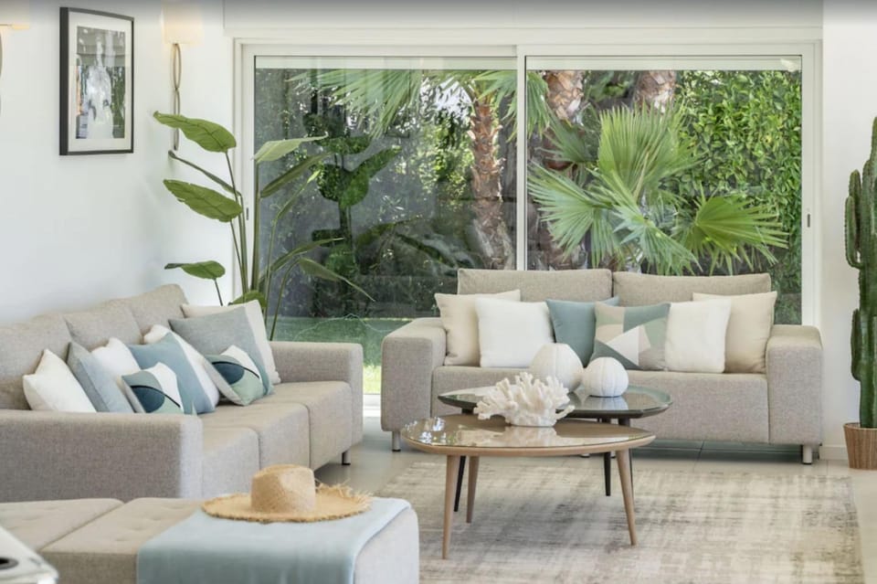 FRGK Contemporary Luxury Villa Panoramic Sea View, Pool & Ultra-Fast Wi-Fi Villa in Cannes