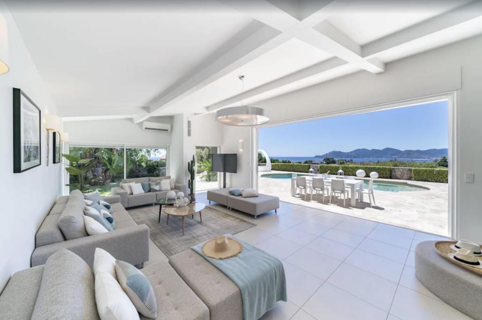 FRGK Contemporary Luxury Villa Panoramic Sea View, Pool & Ultra-Fast Wi-Fi Villa in Cannes