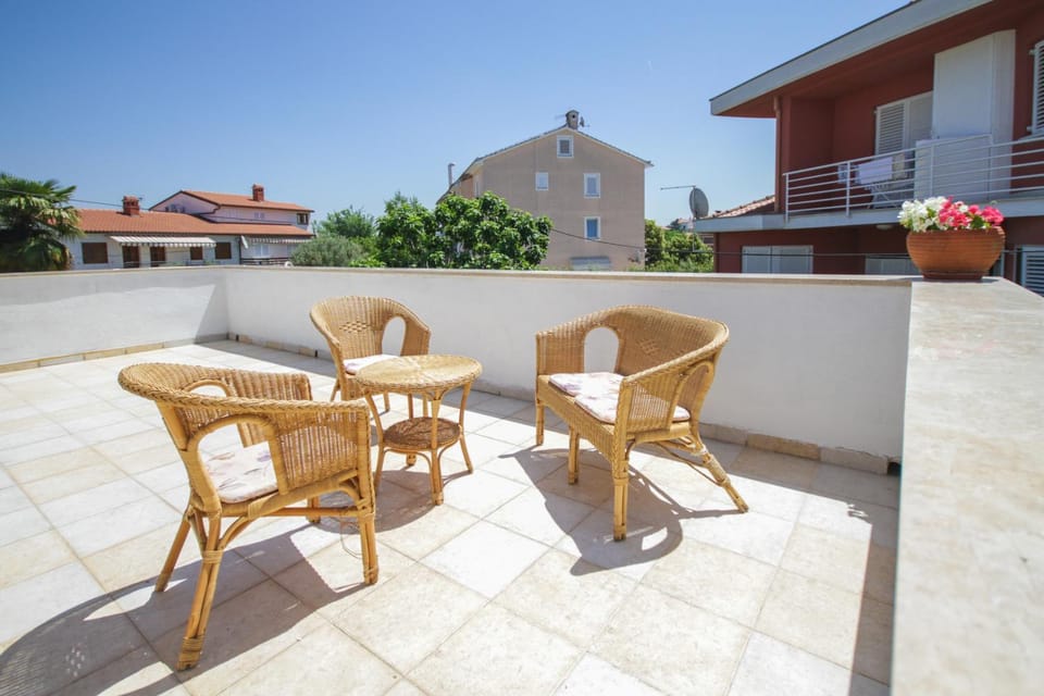View (from property/room), Balcony/Terrace, Dining area, Breakfast