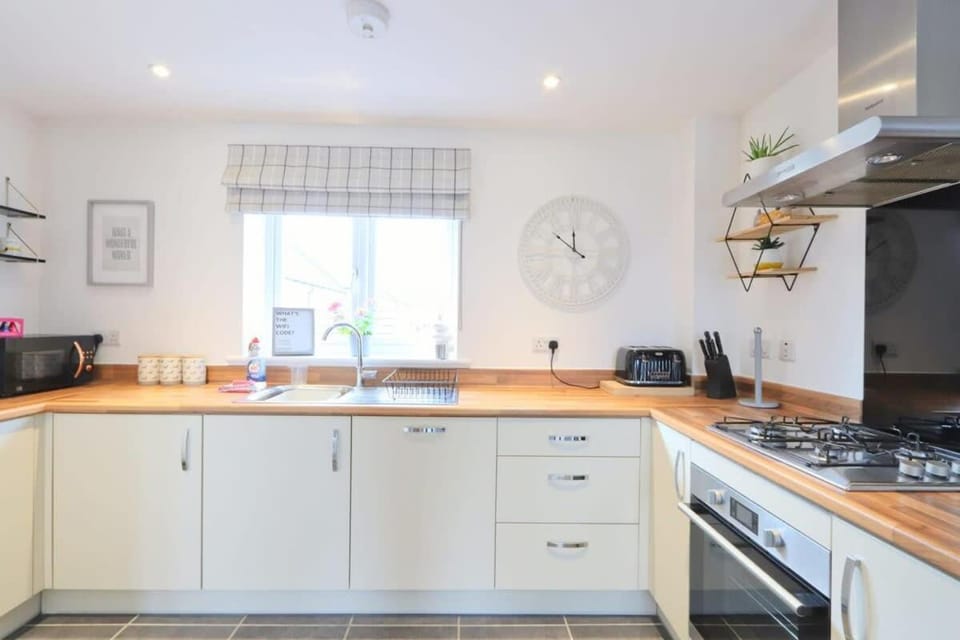Broad Leaze 2 Apartment in Bristol