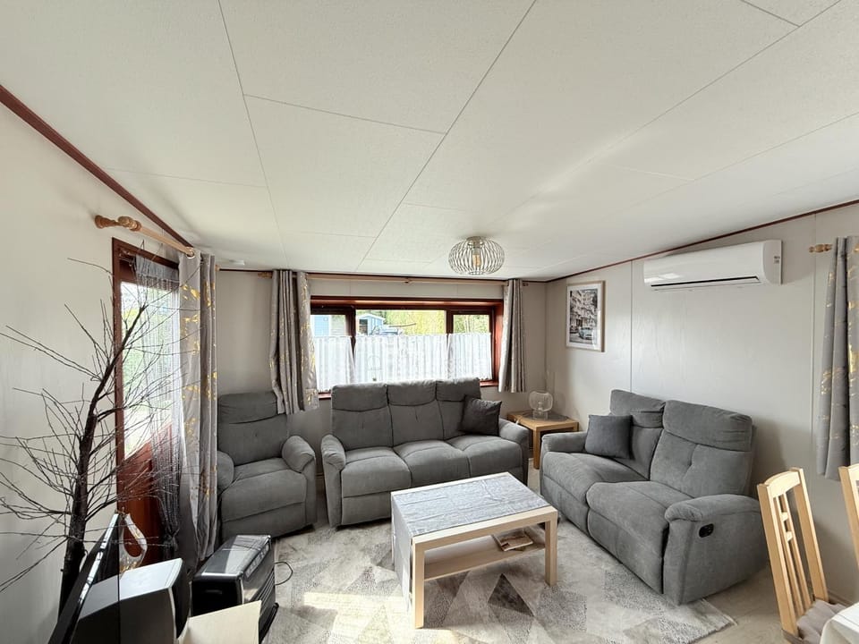 Communal lounge/ TV room, Living room