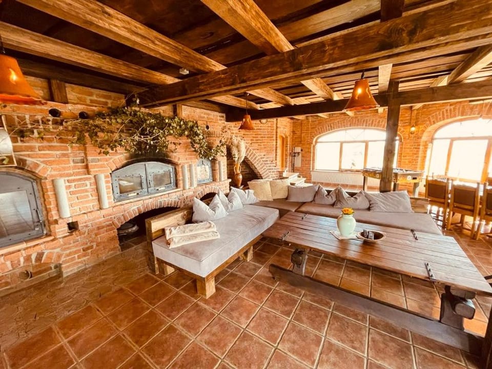 Communal lounge/ TV room, TV and multimedia, Living room, Seating area, Dining area, Evening entertainment