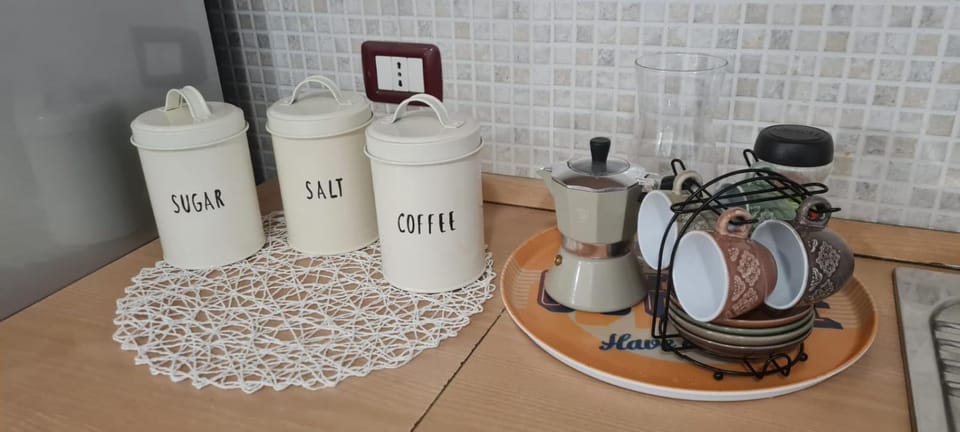 Coffee/tea facilities, Kitchen or kitchenette, Food and drinks, Food