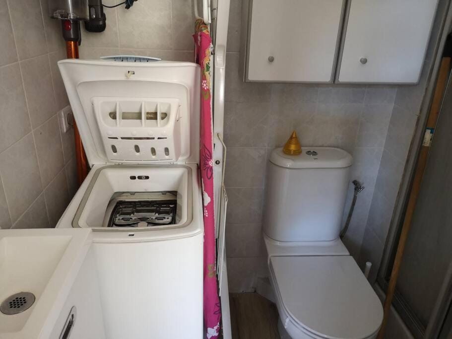 Toilet, washing machine