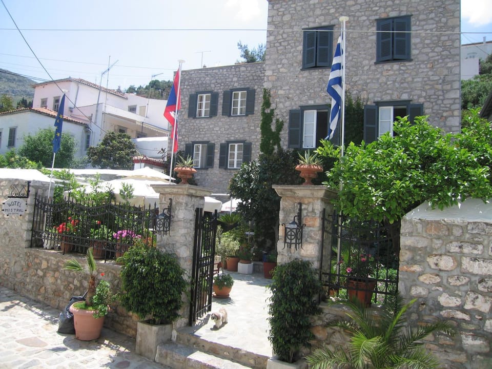 Facade/entrance, Area and facilities