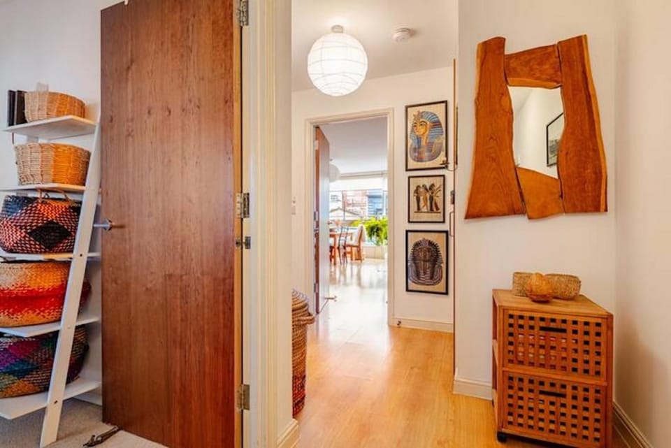 Delightful Moroccan Inspired Flat Hackney Sleeps 2 Apartment in London Borough of Hackney
