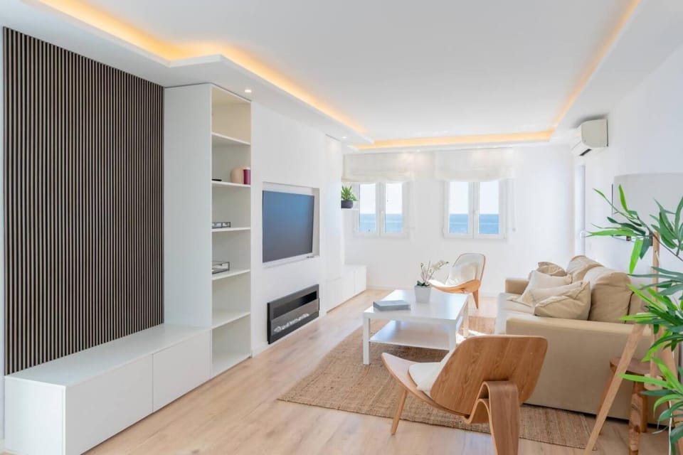 Communal lounge/ TV room, TV and multimedia, Living room, Seating area, Evening entertainment, air conditioner