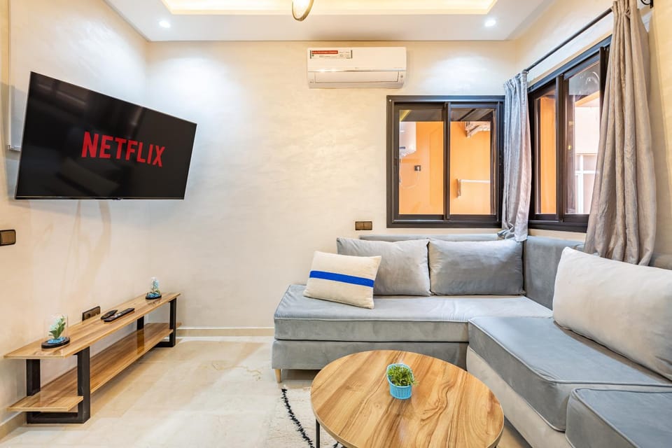 Communal lounge/ TV room, TV and multimedia, Living room, Seating area, Evening entertainment, air conditioner