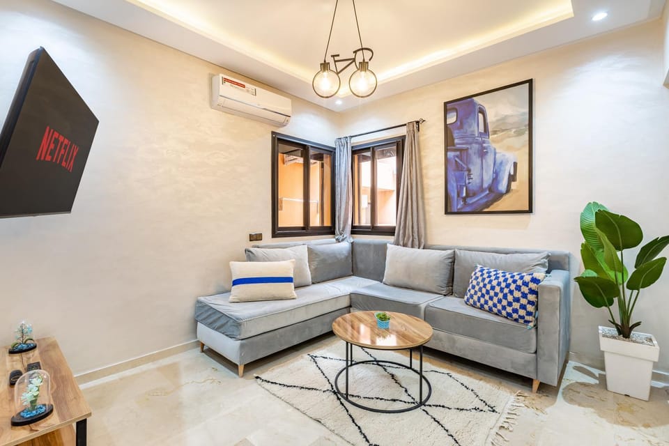 TV and multimedia, Living room, Seating area, air conditioner