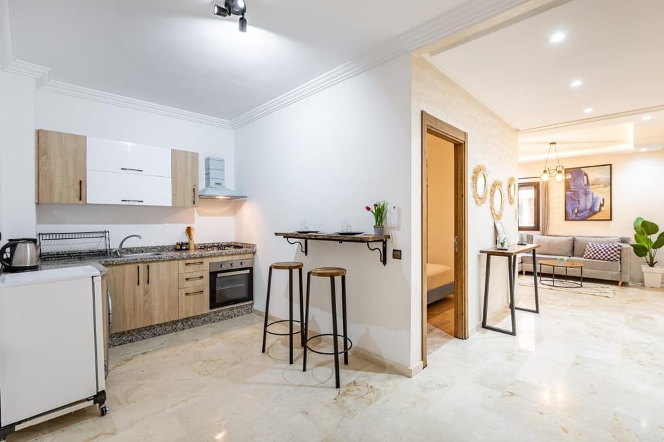Kitchen or kitchenette, Dining area, oven, stove