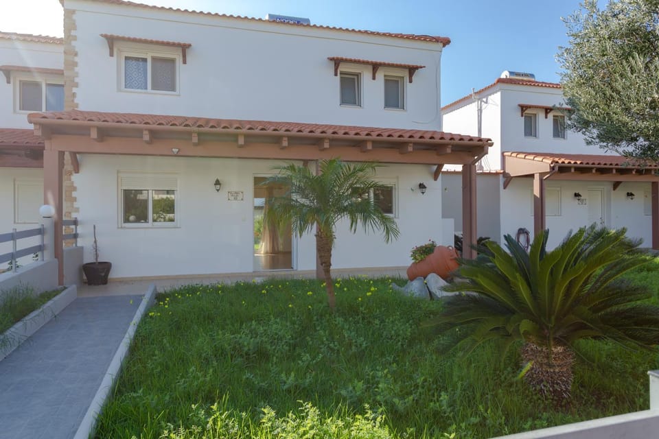 Property building, Day, Garden, Garden view