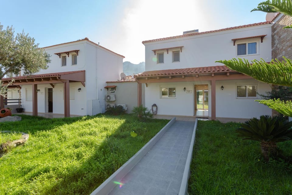 Property building, Day, Neighbourhood, Garden, Garden view, Street view