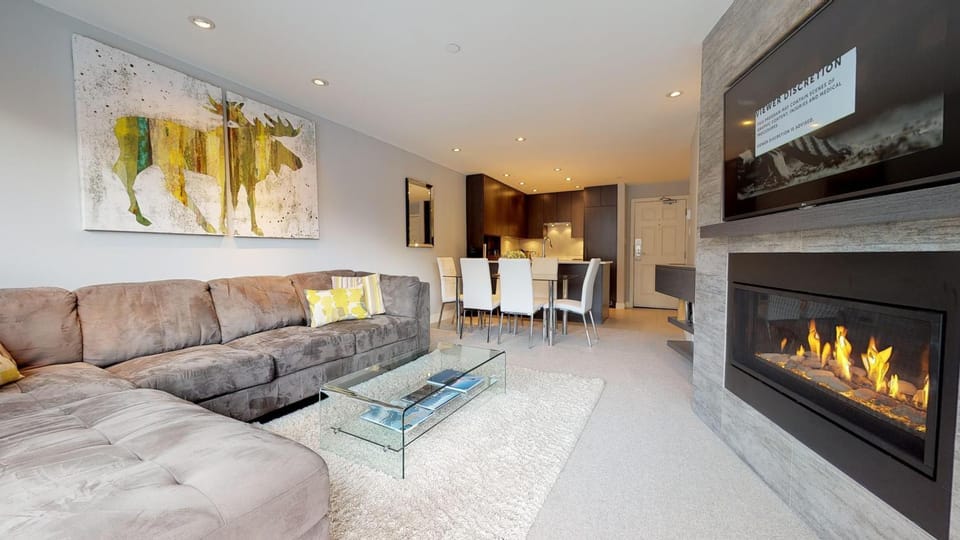 TV and multimedia, Living room, Seating area, flat iron