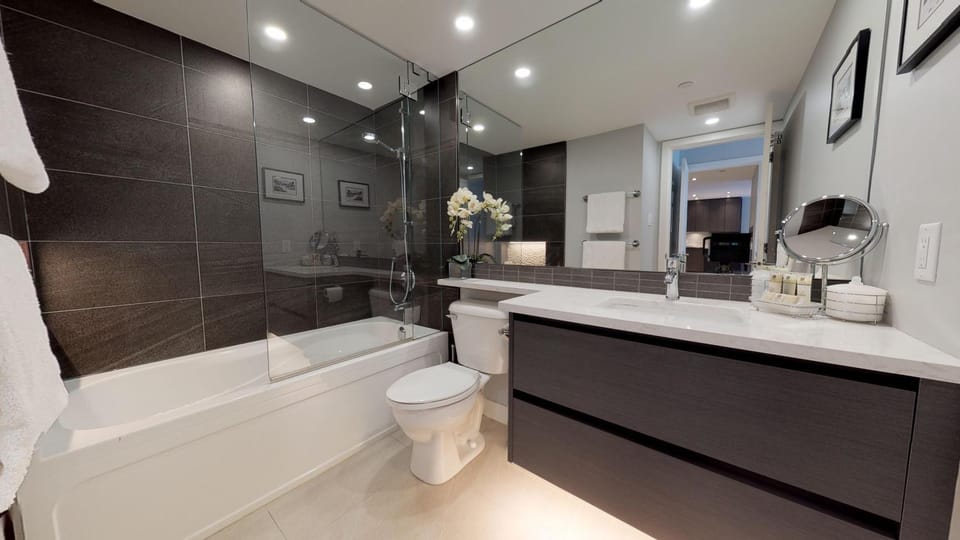 Shower, Toilet, Bathroom, Bath, towels
