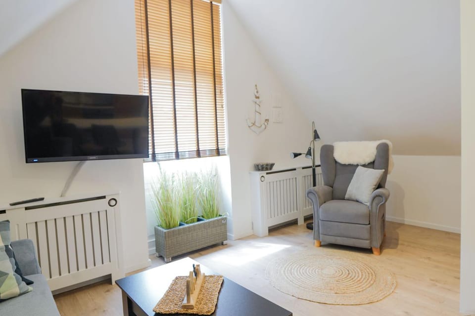 Communal lounge/ TV room, TV and multimedia, Living room, Seating area, internet