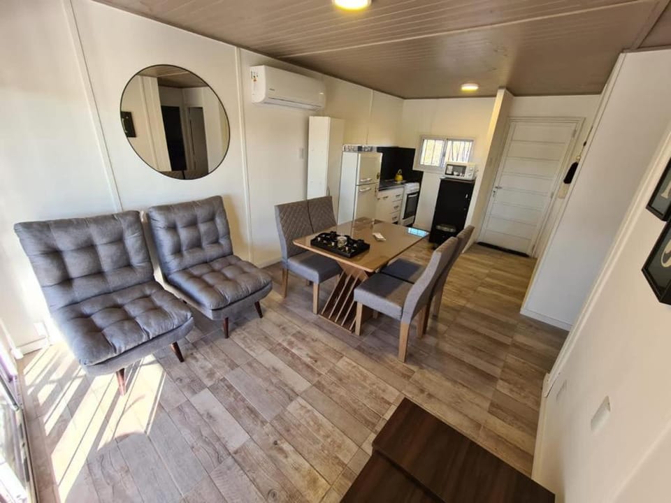 Kitchen or kitchenette, Dining area, minibar, pet friendly, stove