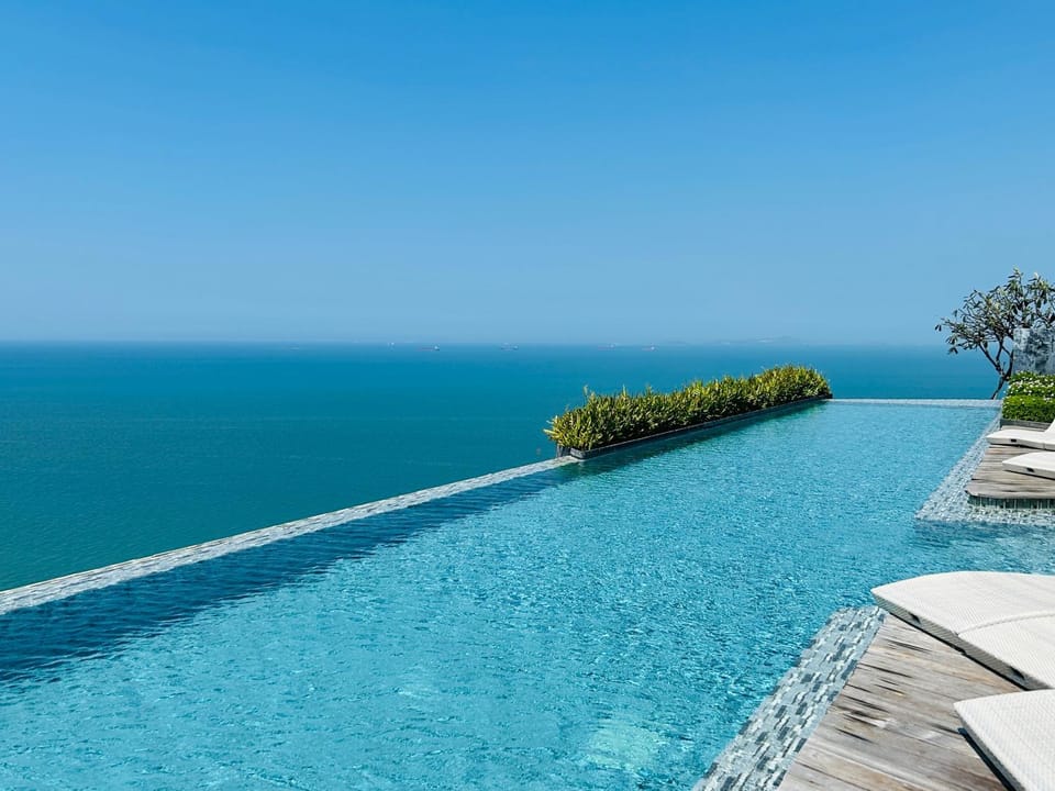 Day, Natural landscape, Pool view, Sea view, Swimming pool, sunbed