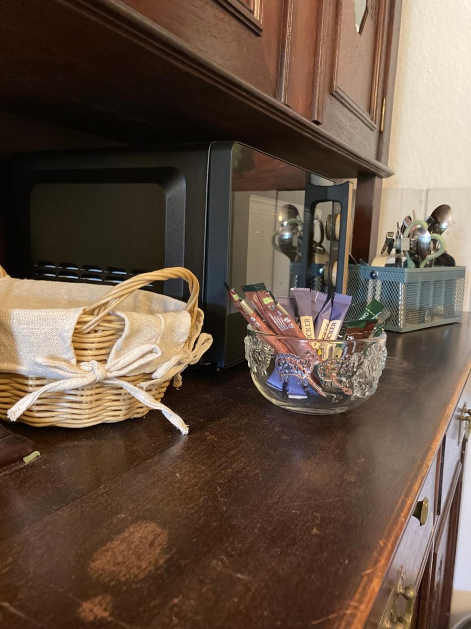 Kitchen or kitchenette, Food and drinks, Food, minibar