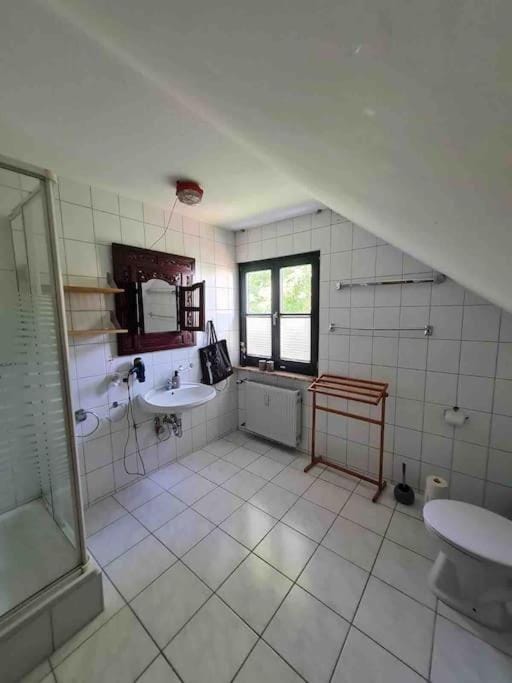 Shower, Toilet, Bathroom, towels