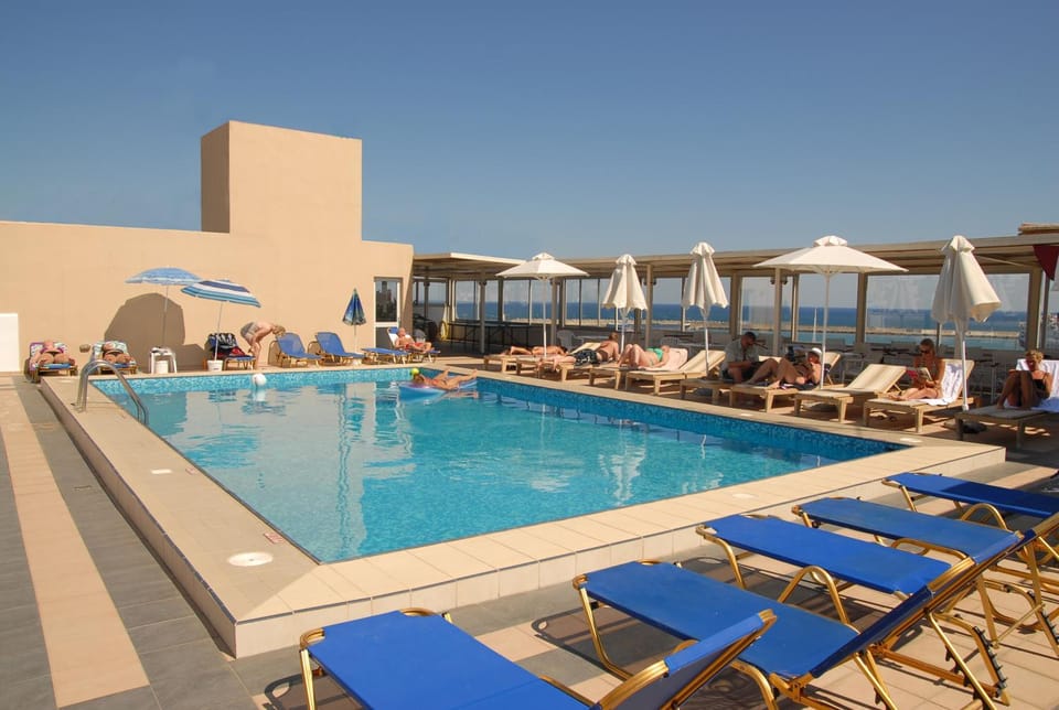 Property building, Swimming pool, Swimming pool