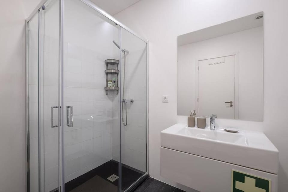 Shower, Bathroom, towels