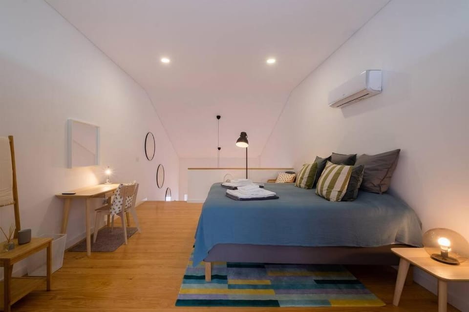 Bed, Bedroom, air conditioner