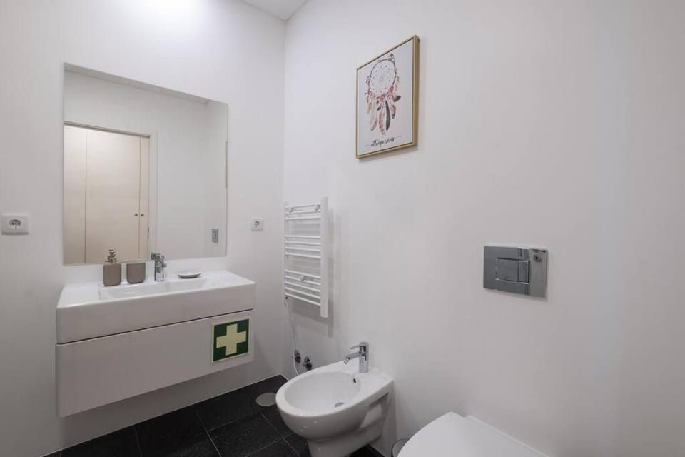 Toilet, Bathroom, bidet, towels