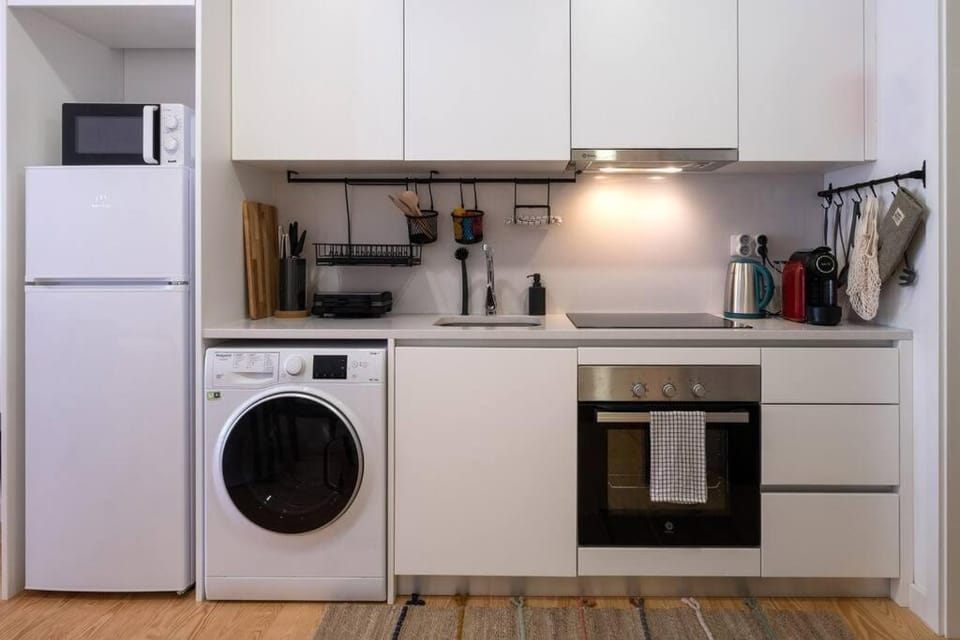Coffee/tea facilities, oven, toaster, washing machine, dryer